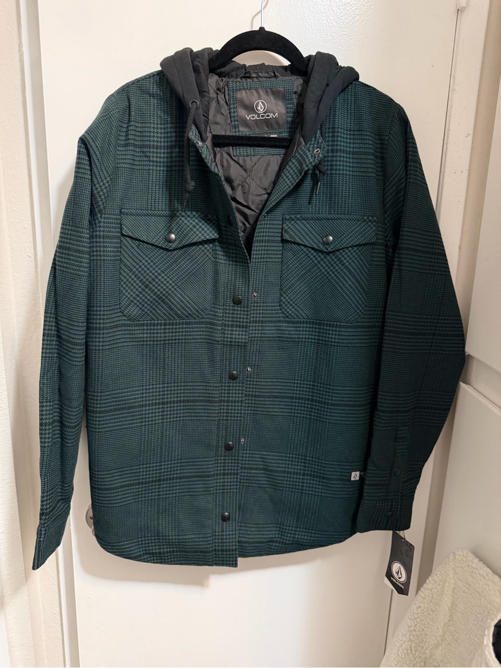 Volcom Oversized Insulated Flannel Jacket - M - Picture 2 of 6